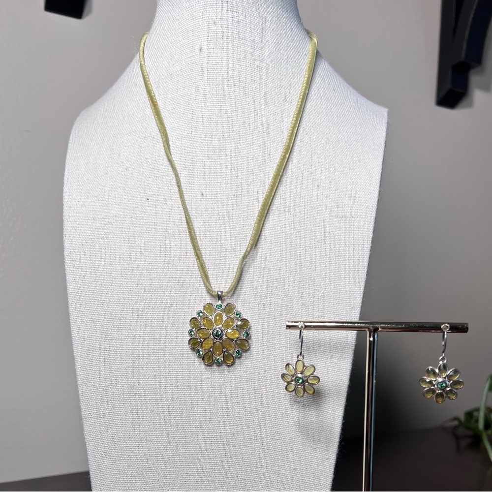 Monet Flower Velvet 90's Vintage Necklace and Earring Set